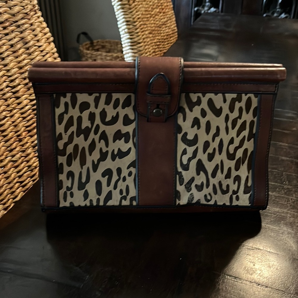 Fossil vintage beautiful clutch